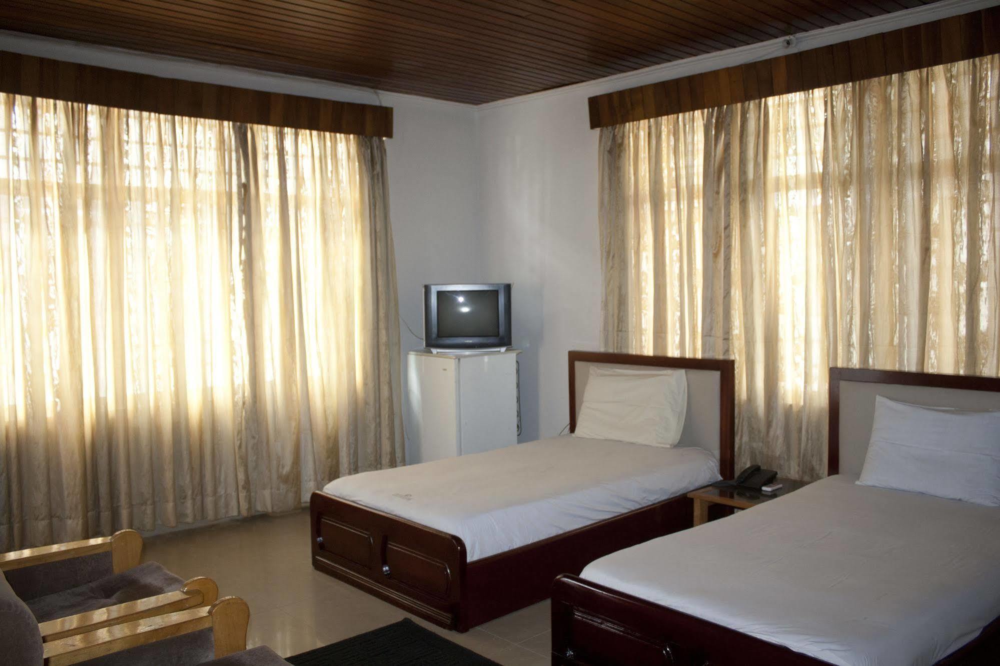East Legon Guest Lodge Madina 외부 사진