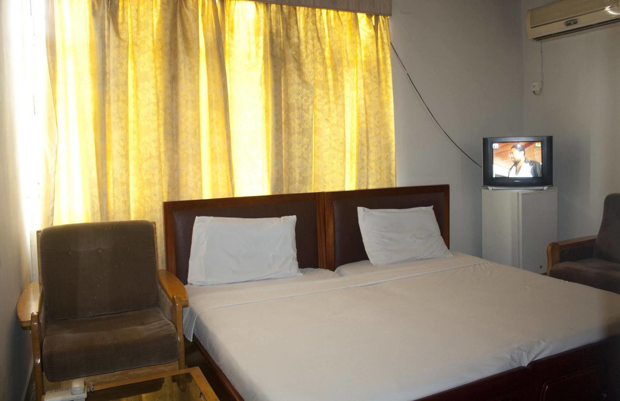 East Legon Guest Lodge Madina 외부 사진