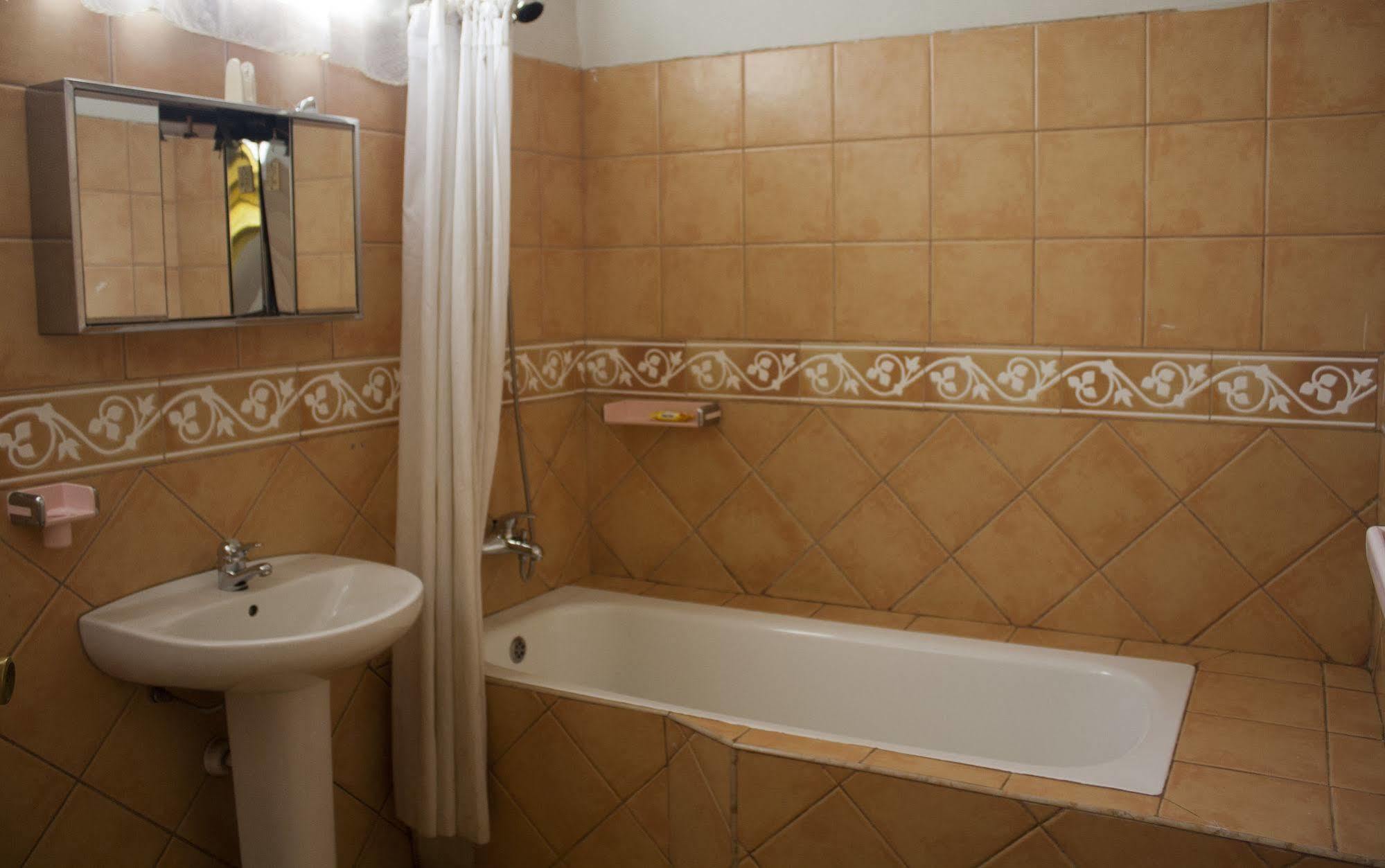 East Legon Guest Lodge Madina 외부 사진