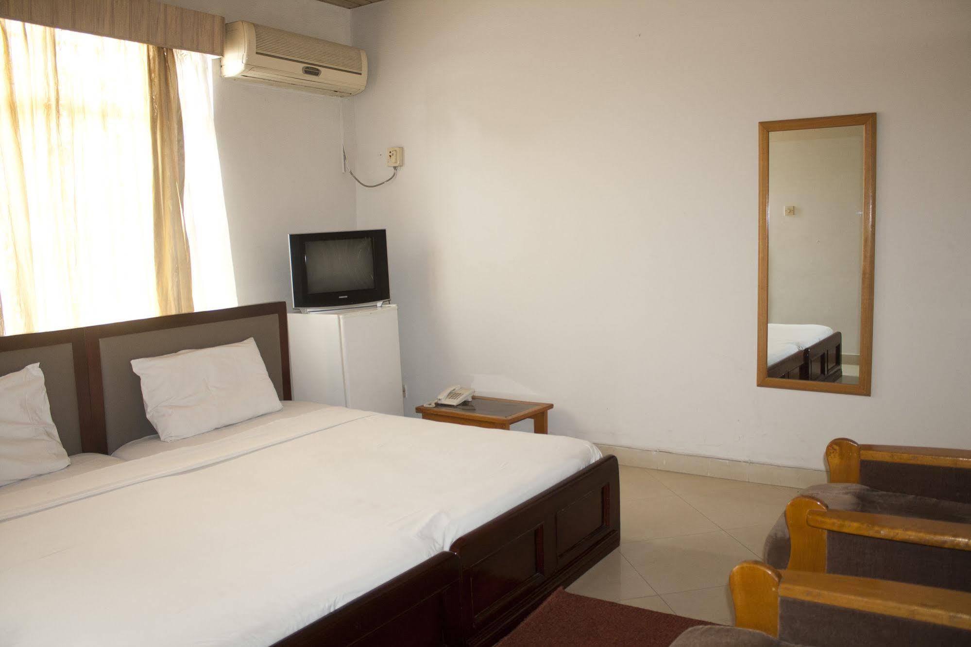 East Legon Guest Lodge Madina 외부 사진
