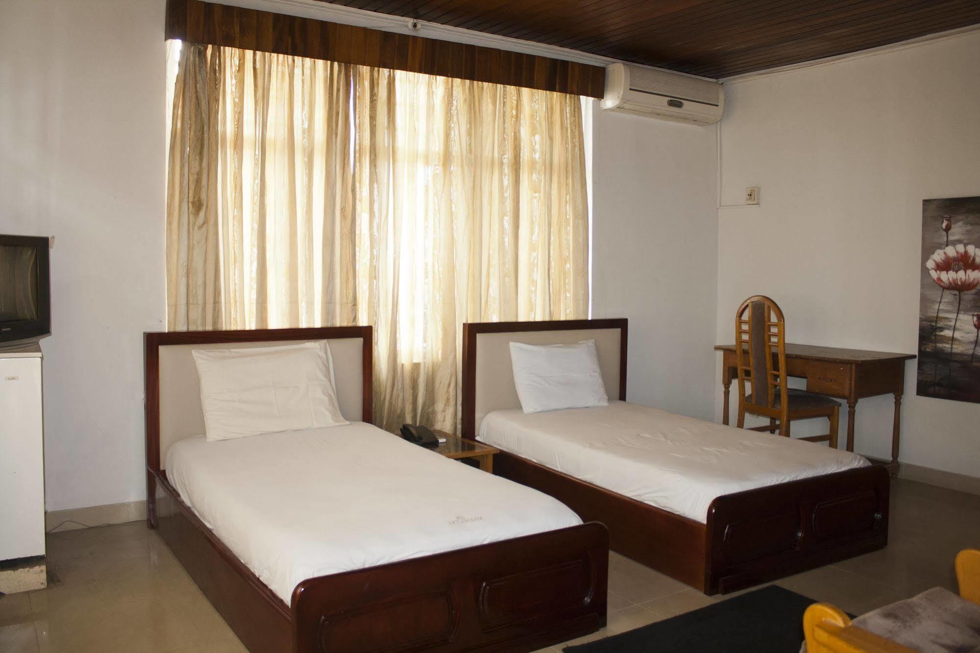 East Legon Guest Lodge Madina 외부 사진