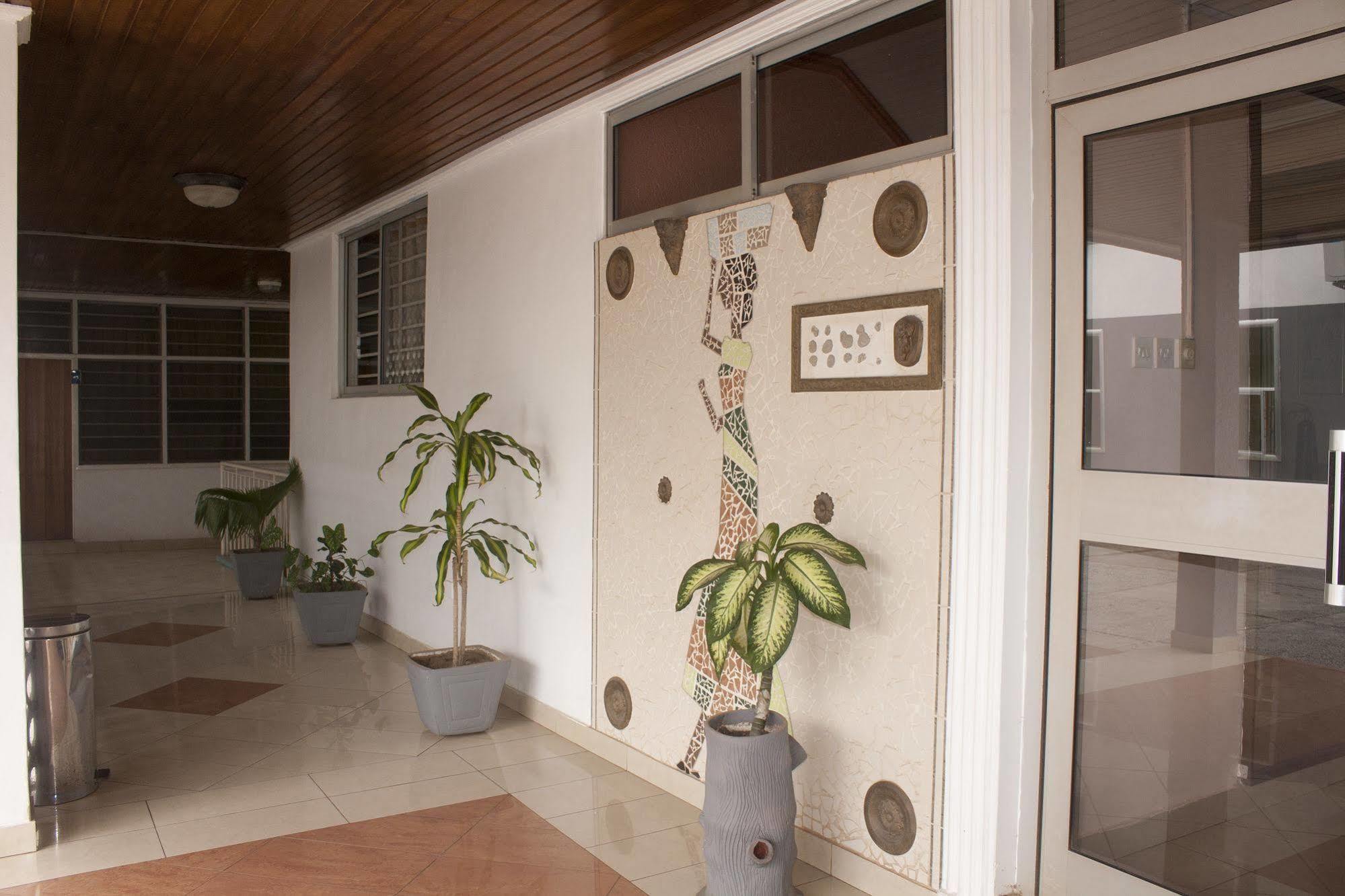 East Legon Guest Lodge Madina 외부 사진